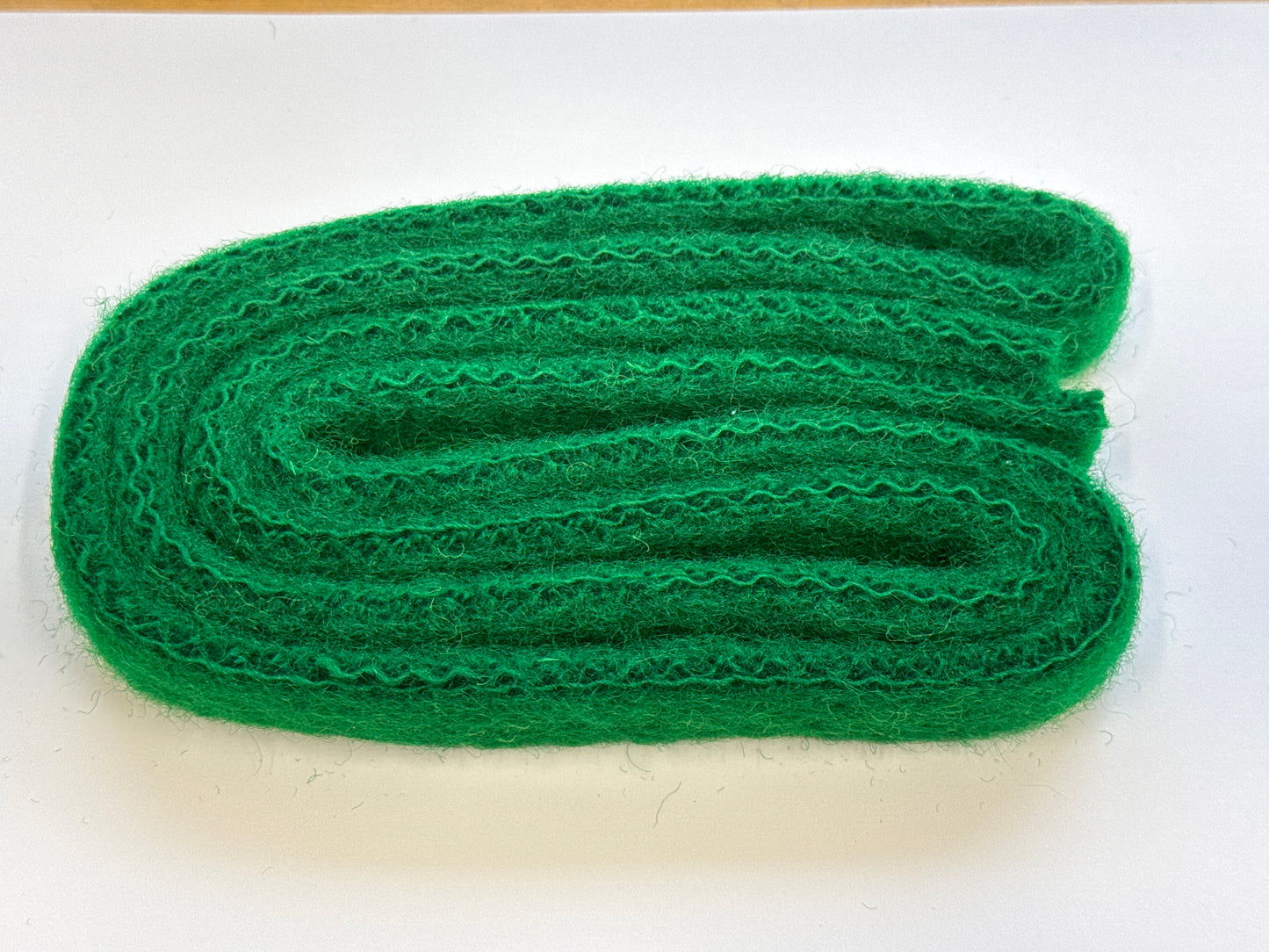 Hammer rail cloth, green medium thickness