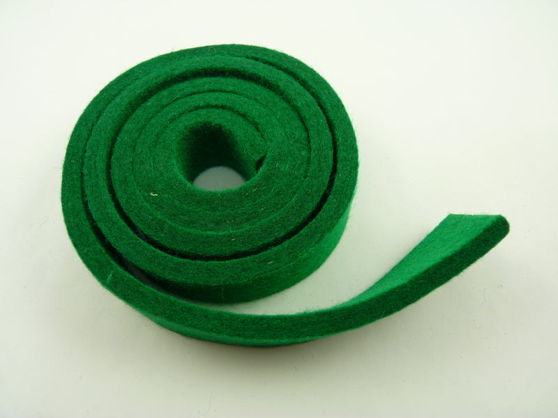 Upright backcheck felt