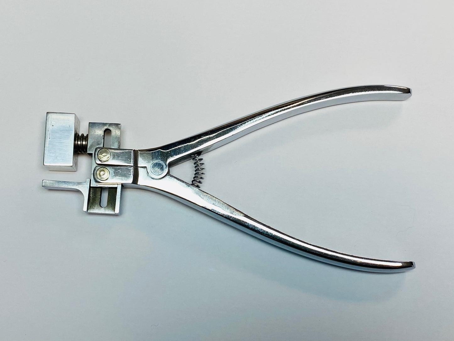 Grand piano key easing pliers