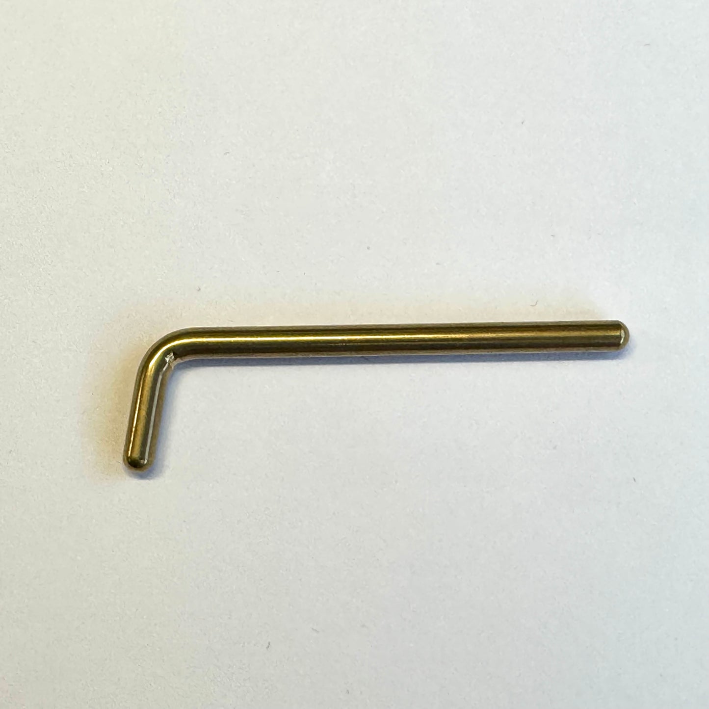 Axe de charnière courbé