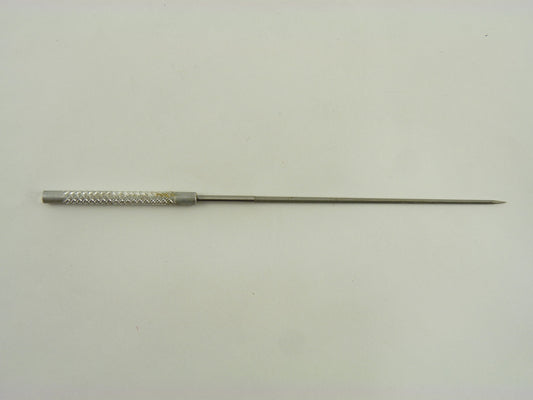 Reamer with knurled handle