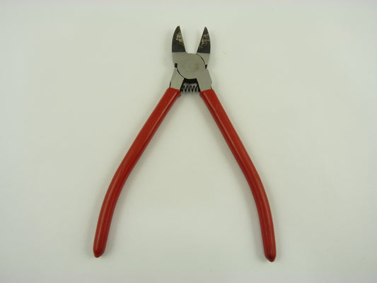 Center pin cutting pliers